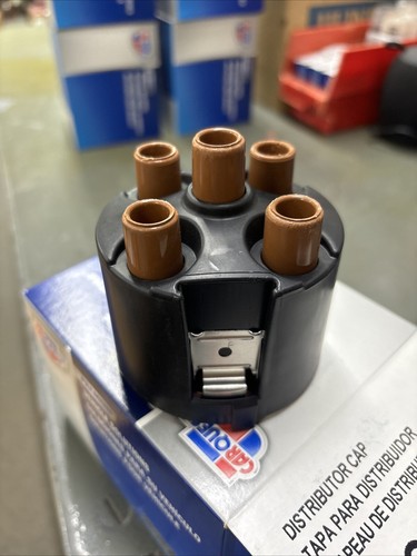 Carquest #CAC1553, Distributor Cap, for Select 90-02 Volkswagen Models - Picture 5 of 5