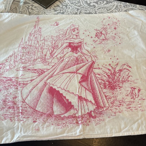 Funda de Almohada Marca Disney Cenicienta Doble Cara Rosa Blanco Corbatas de Guinga. Uno - Imagen 1 de 11