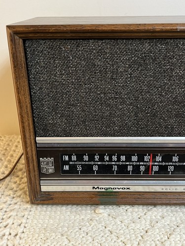 Vintage Magnavox Table Top AM FM 60s Model 1FM056 Radio Wooden Cabinet ...