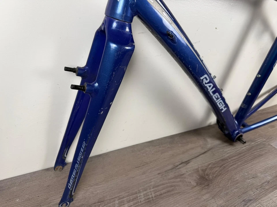 Cuadro de bicicleta híbrida de carretera vintage Raleigh Cadent FT aluminio 52 cm 700c Foto 3 de 4