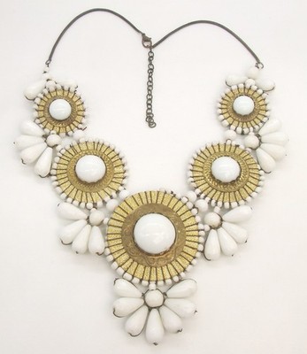 20'' 1970s Wired White Milk Glass Bead Cabochon Medallion Foxtail Chain Necklace