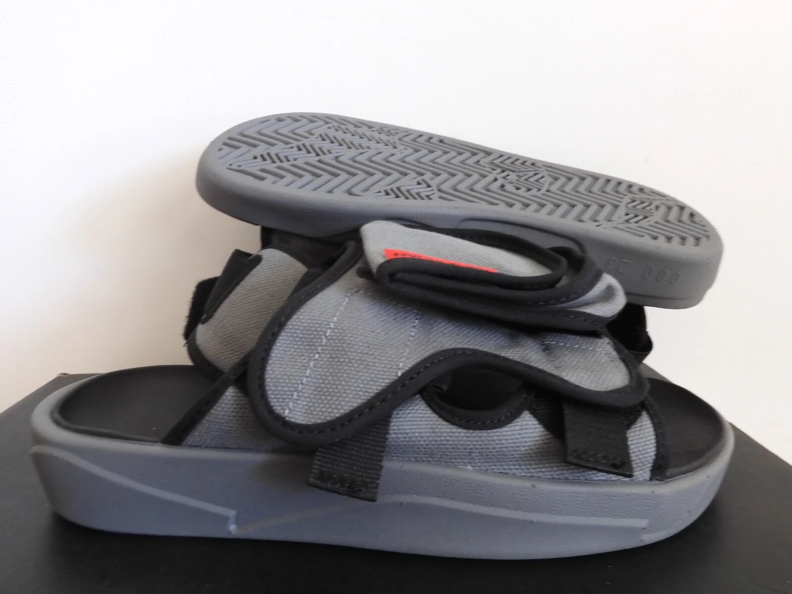 NIKE AIR JORDAN LS SLIDE GRIGIO FUMO ROSSO UNIVERSITARIO "SANDALI" TAGLIA 8 [CZ0791 001]