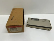 NEW OLD STOCK! HONEYWELL COMMERCIAL SINGLE ZONE THERMOSTAT T7300A1005