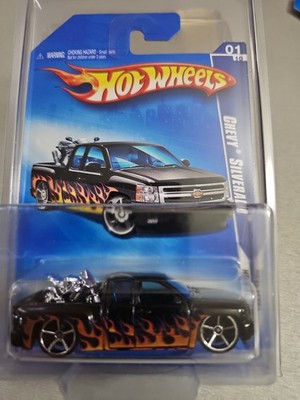 HOT WHEELS '09 HW HEAT FLEET CHEVY SILVERADO BLACK FLAMES w/ MOTORCYCLE W/PROTEC