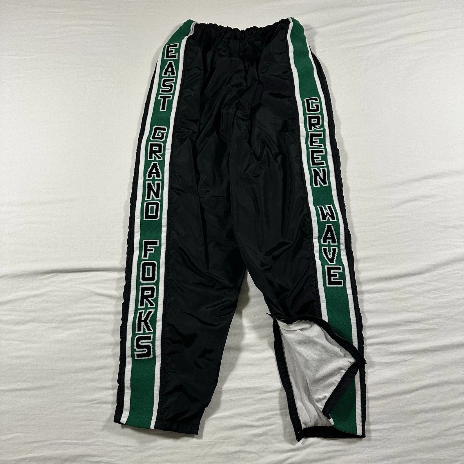 East Grand Forks Vintage IN PLAY Men’s 90’s Large Nylon Black Insulated Track