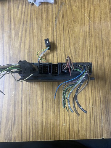 Mercedes Benz C Class W202 Comfort Control Module ECU Unit- 202 820 09 26 (01) - Picture 4 of 6