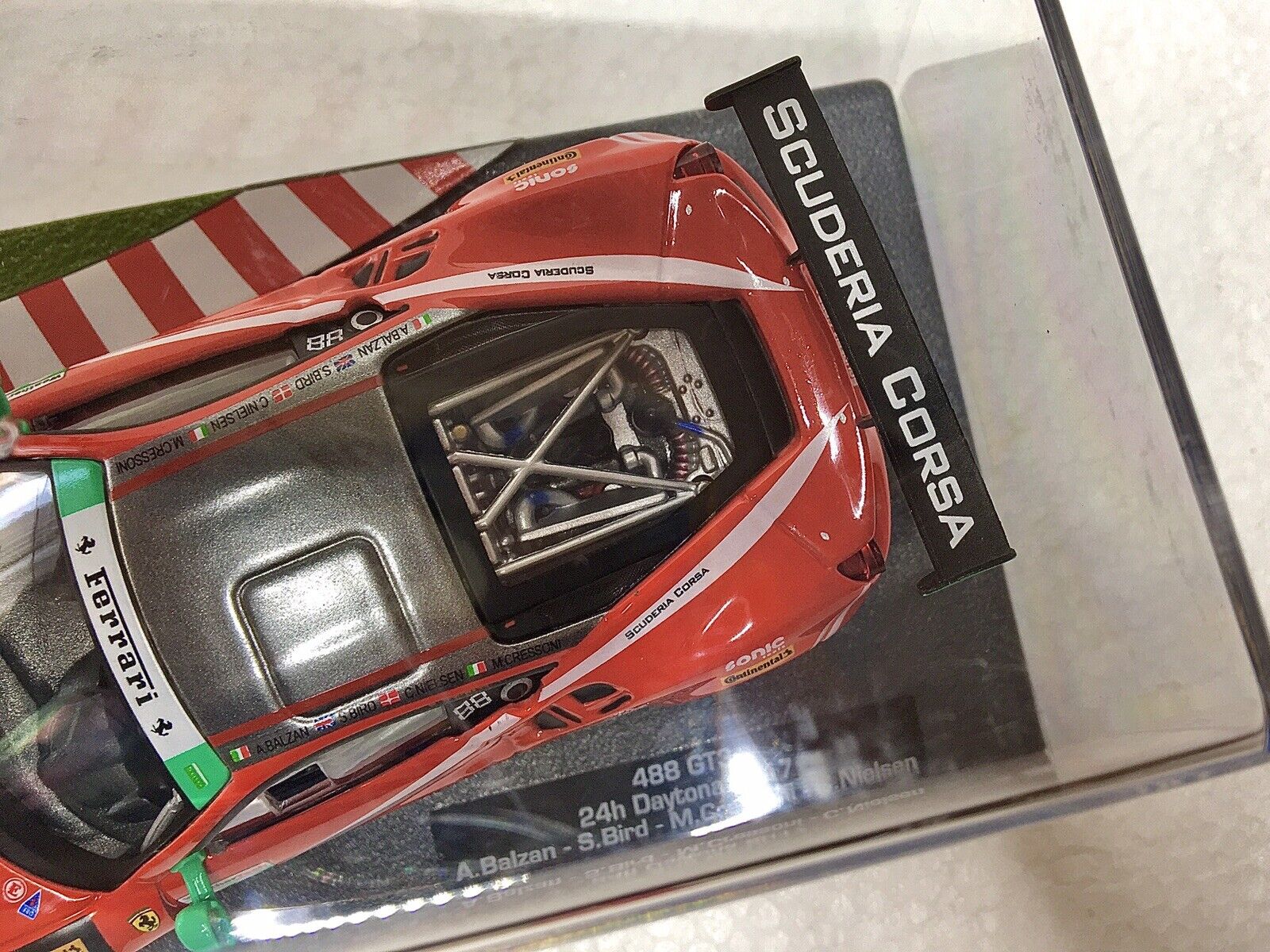 Foto 11 di 12