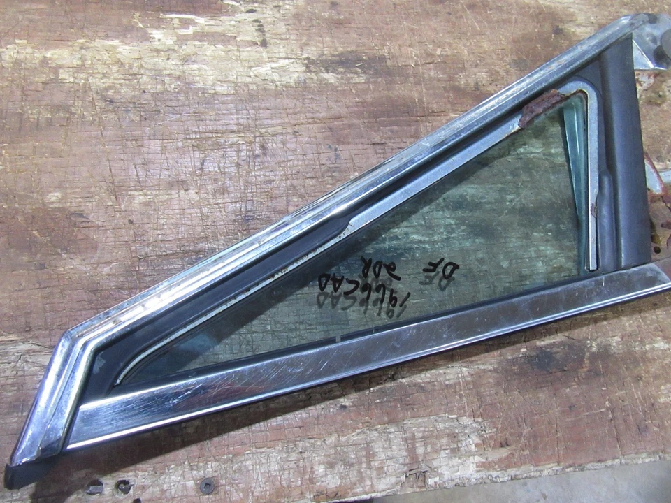 Cadillac Deville Fleetwood 1966 techo rígido ventana de ventilación frontal del conductor marco de vidrio moldura Foto 3 de 4