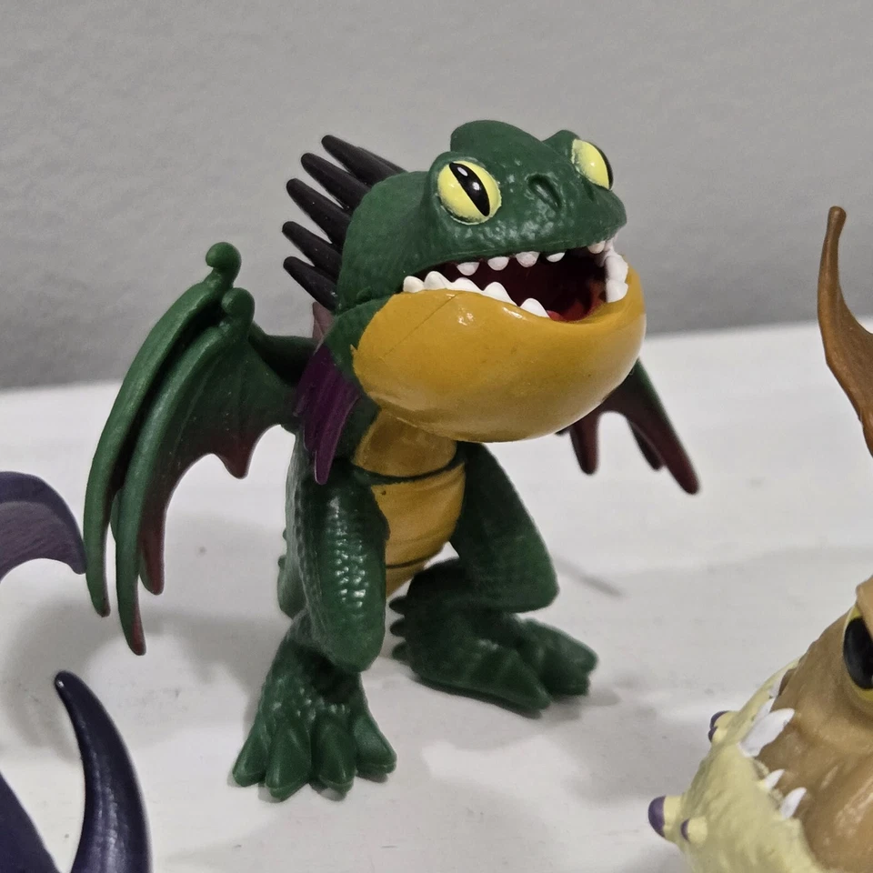 Nuevo Lote de 4 Mini Figuras Cómo Entrenar a Tu Dragón HTTYD Defensores de Berk Foto 3 de 4