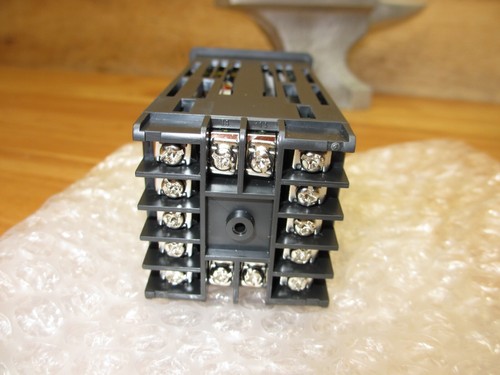 RKC D100F-8N*DN-NN-NN *NEW* Temperature Controller REX-D100 - Picture 5 of 7