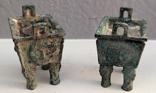 Pair of small Chinese Bronze censors. Ming Dynasty. Good condition. - Picture 9 of 10