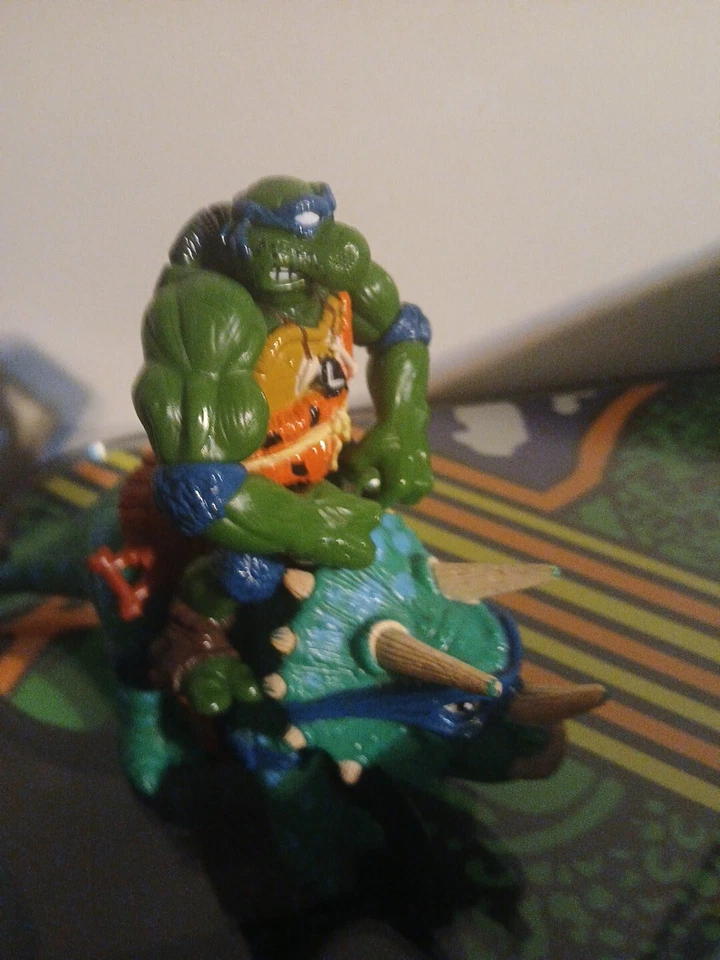 Vintage 1992 TMNT Teenage Mutant Ninja Turtles Caveman Leo Dingy Dino Playmates - Image 2 of 4