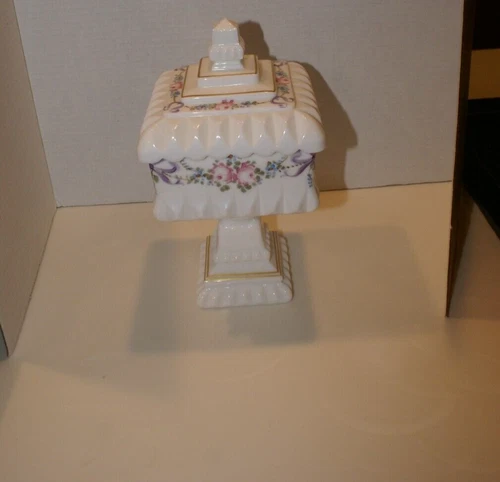 VTG Westmoreland Milk Glass Wedding Bowl Candy Dish w/Lid Rose Bows Pedestal 8”