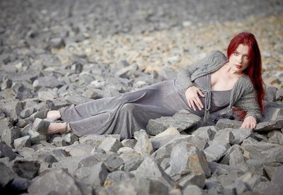 Das graue Kleid. Highend Digital-Fotografie (Phase One) von Horst Werner