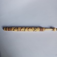 Antike Knochen Kl&ouml;ppel Alice 19. Jahrhundert 9 cm