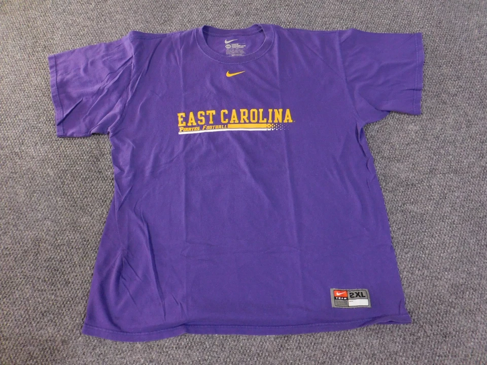 Camiseta de los Piratas de Carolina del Este para Hombres 2XL Púrpura Nike Piratas Equipo de Fútbol Foto 2 de 4