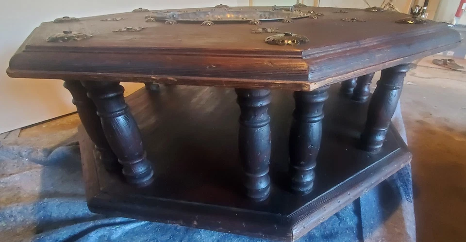 Mesa de centro brasero renacimiento español de Artes de México Internacionales Foto 2 de 4