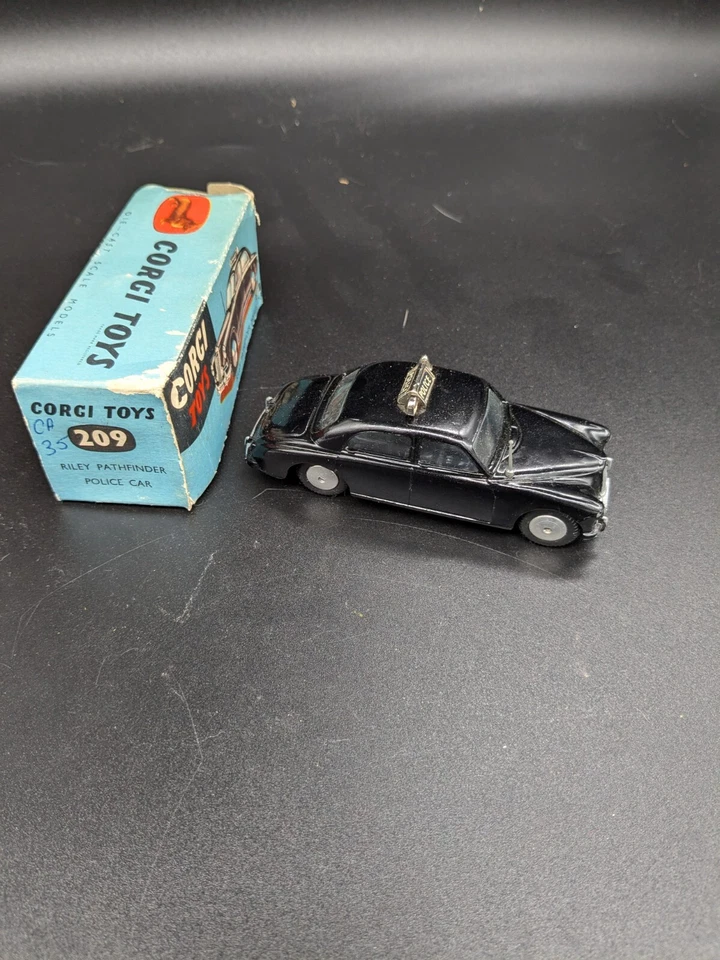Corgi 209 Riley Pathfinder Police with ORIGINAL BOX - Image 3 of 4