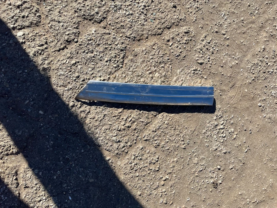 Ford Falcon Futura Sprint 1964-65 panel de moldura diestro y derecho Foto 3 de 4