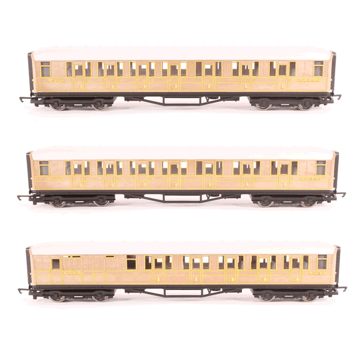 HORNBY LNER TEAK PASSENGER COACH TRIPLE PACK OO GAUGE MODEL RAILWAYS
