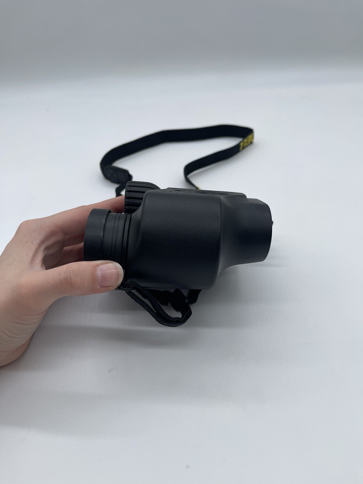 Bushnell Extra Wide Binoculars 8x25 Spectator Sport w Case & Strap Model 130552 eBay