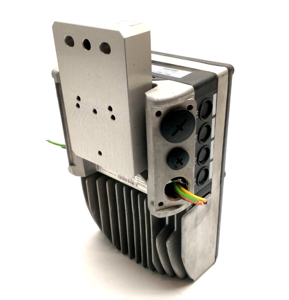 Accionamiento e inversor descentralizado Lenze E84DGDVB55142PS 8400 Motec .55kW E84DGVN1E Foto 2 de 4