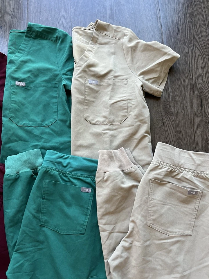 Lote de 3 conjuntos exfoliantes FIGS pequeños para mujer verde, granate, beige parte superior inferior Foto 4 de 4