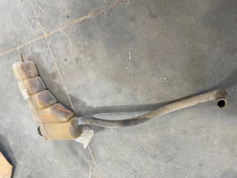 Botella de desbordamiento depósito refrigerante Ford F350 Super Duty 99-04 usada 7,3 L 4x4 Foto 4 de 4