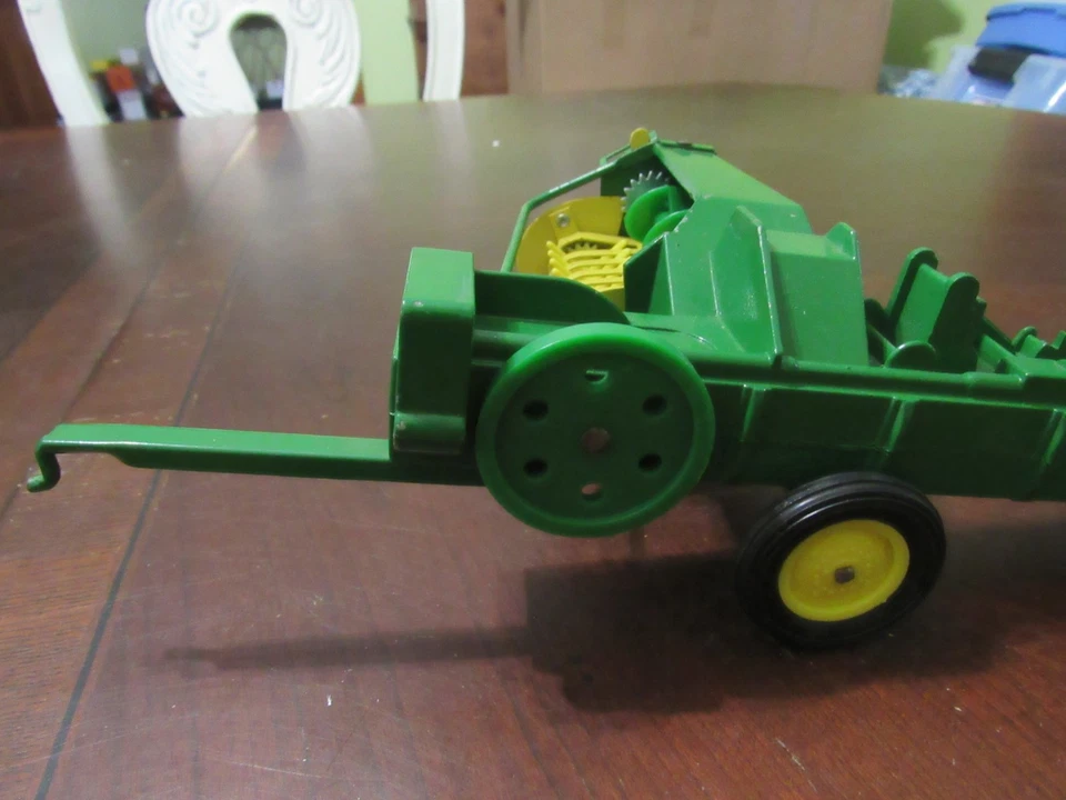 ERTL 1/16 #545??? DIE CAST JOHN DEERE BALER - EXCELLENT CONDITION - NO BOX - Image 2 of 4