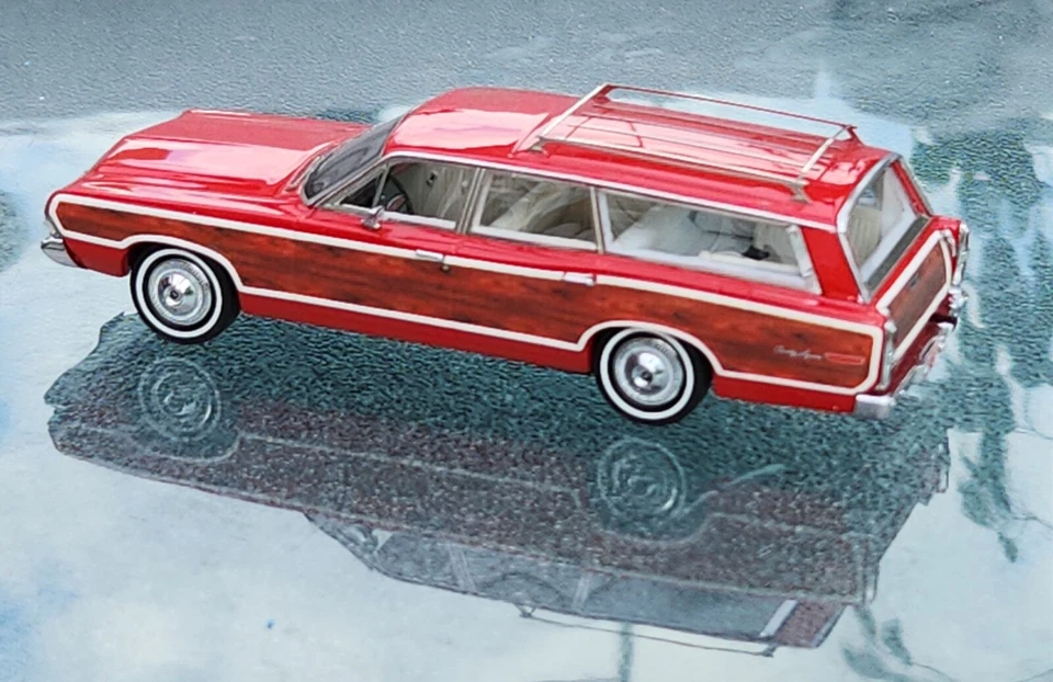 Ford Country Squire 1968 Station Wagon modelo 1:43 modelos Kess Foto 3 de 4