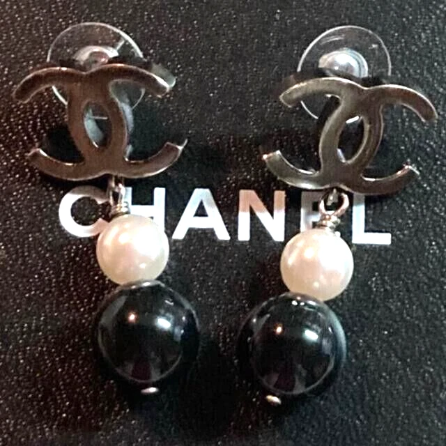 Chanel Coco Metal Silver Bicolor Pearl Drop Earrings B14B