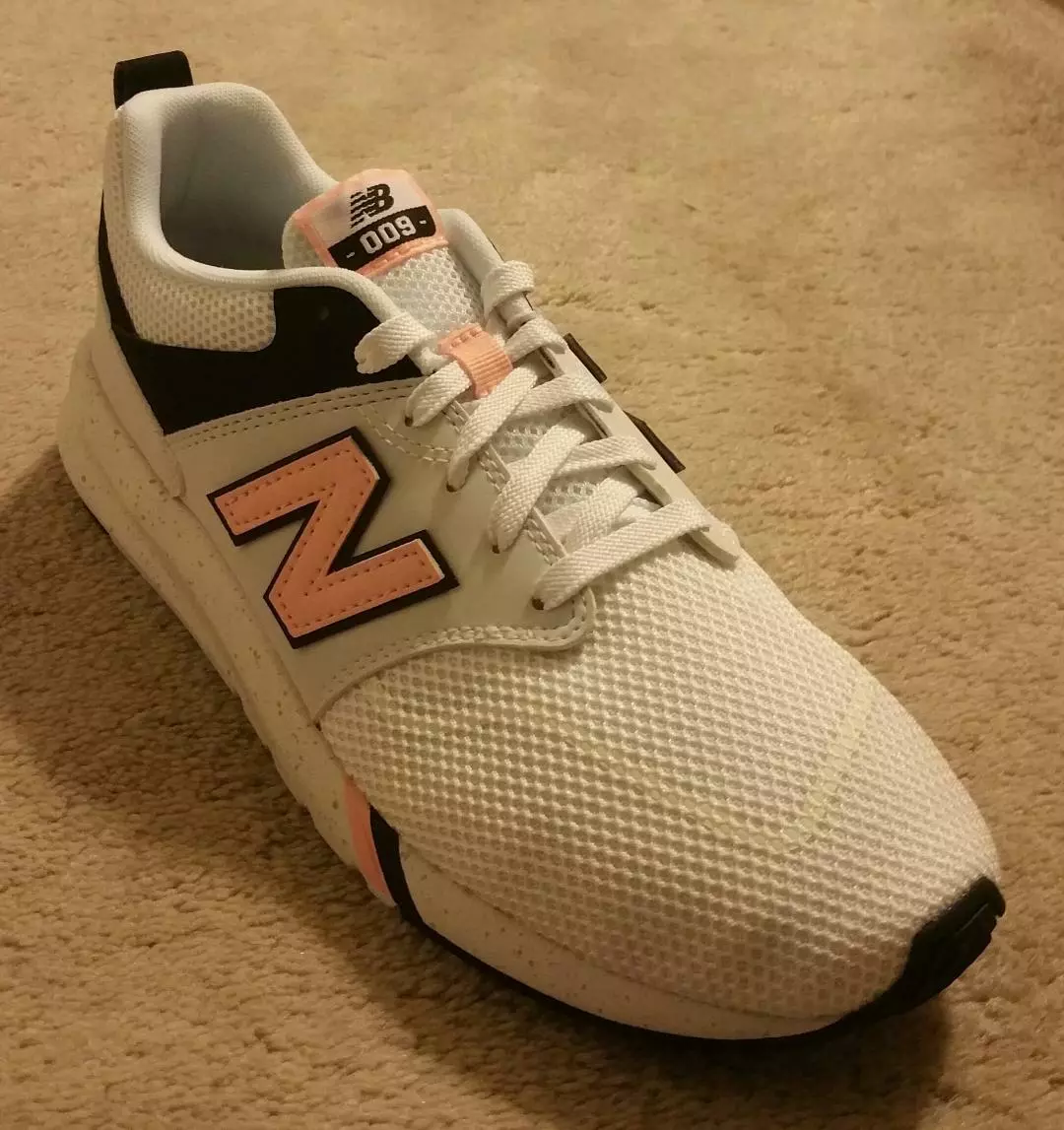 NEW BALANCE Women&#039;s 009 Sneakers White/Black/Pink Size 8.5 - NEW!! |