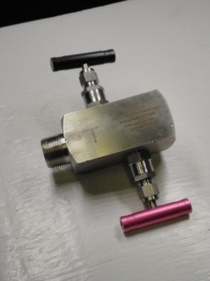 Fitok 1/2'' Fnpt X 1/2'' Mnpt Manual Needle Valve 6k psi Swagelok Ref Ss-8hnbm8-f8