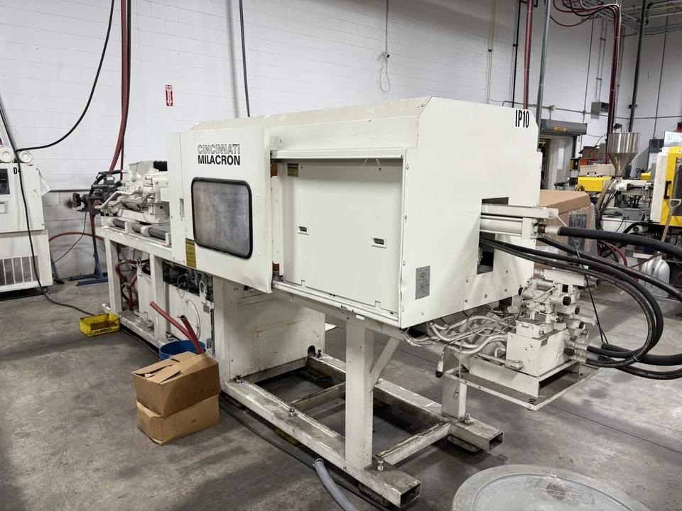 Máquina de moldeo por inyección Cincinnati Milacron 110T Foto 2 de 4