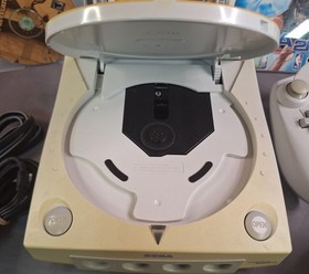 Sega Dreamcast White HKT-3020 - Games and Controllers - Tested - Preowned