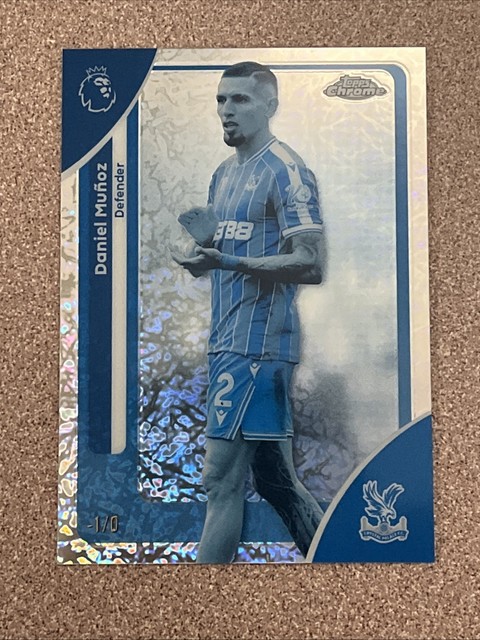 2025-26 Topps Premier League Chrome Daniel Munoz Frozenfractor SSP -1/0 Crystal