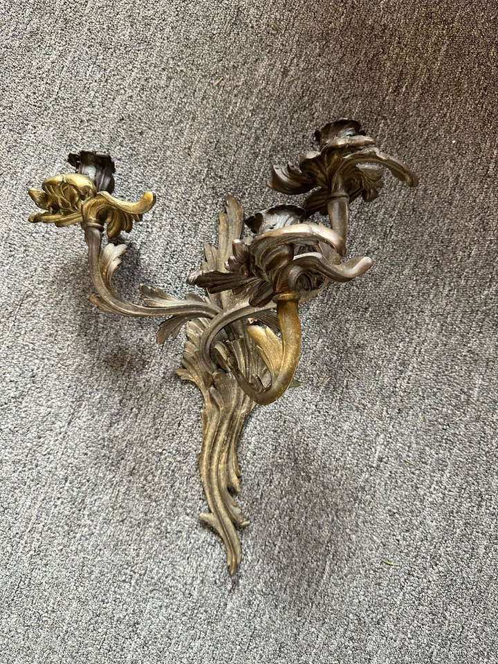 Apliques de vela franceses antiguos de bronce dorado rococó Luis XV, montaje en pared Foto 2 de 4