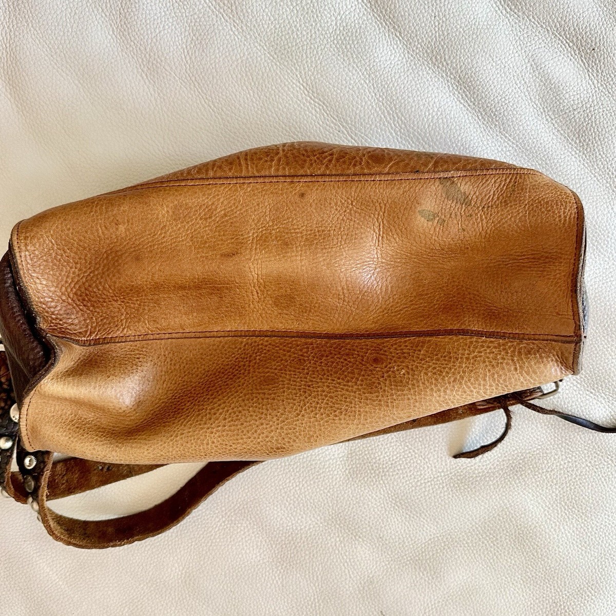 Two Bar West Brown Distressed Leather Shoulder Bag Studded Two Bar West Brown Distressed Leather Shoulder Bag Studded