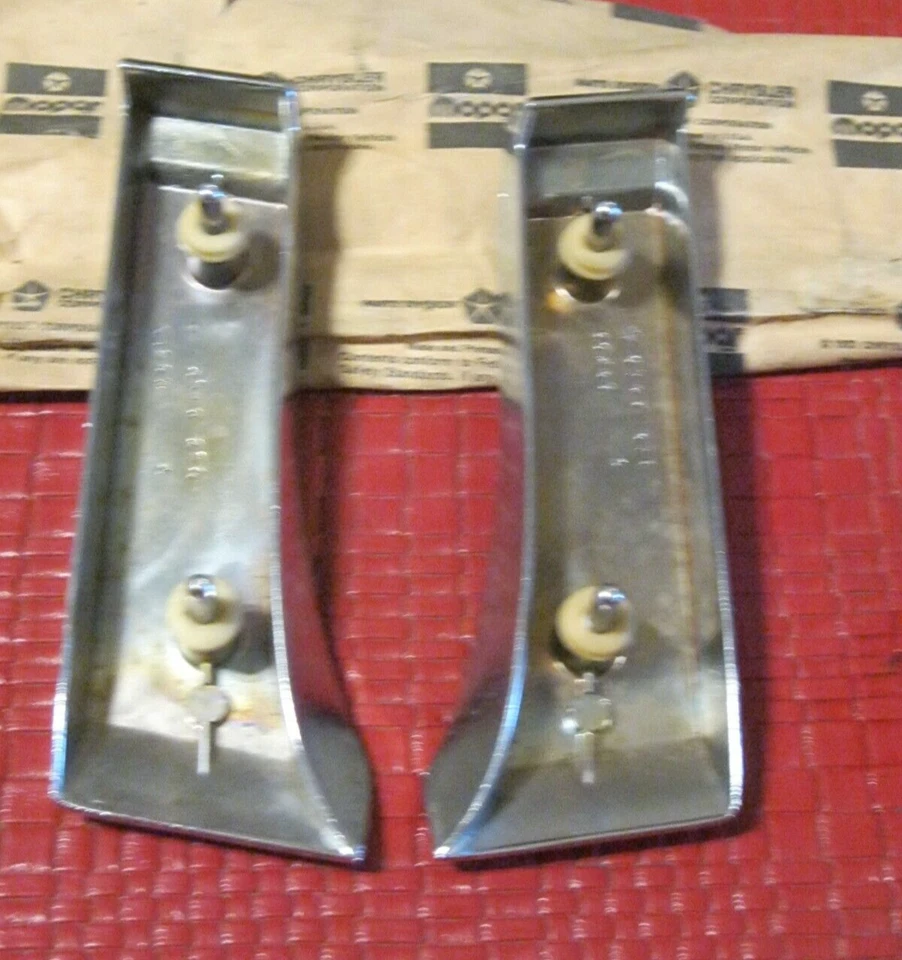 Nuevo de Lote Antiguo Mopar 1974-1975 Chrysler New Yorker Guardabarros Trasero Faldón Juego de Molduras Foto 2 de 2