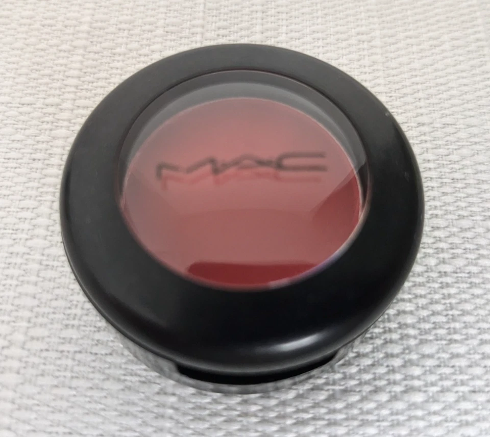 MAC Cosmetic STRIKE WHILE HAUTE Red Eye Shadow Discontinued 100% Authentic NIB - Image 3 of 4