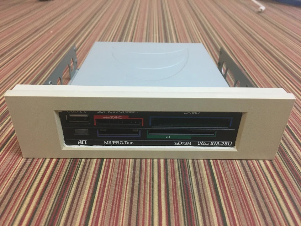 Card Reader / Writer Model # Ultra XM-28U - Image 2 of 4