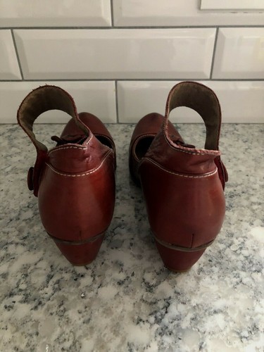 Lirio Portugal Women's EU 41 Red Leather Heels Button Unique Shoes Lovely VGUC - Picture 4 of 12