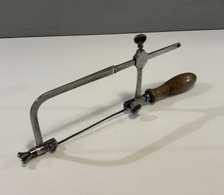 VINTAGE VINTAGE JEWELLERS ADJUSTABLE FRAME PIERCING SAW WITH BEECH HANDLE