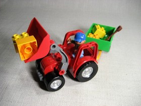 Duplo 5647 Farm Big Tractor with Bulldozer Bucket, 11 parts plus Mini-figure