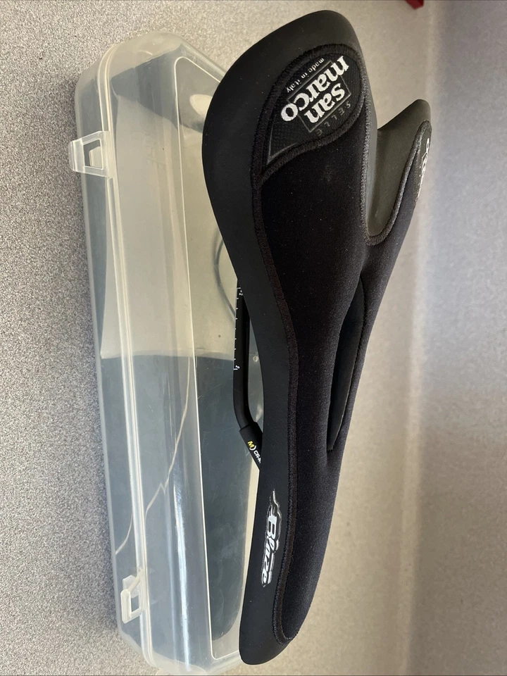 Sillín de bicicleta de fibra de carbono San Marco Selle Foto 2 de 4