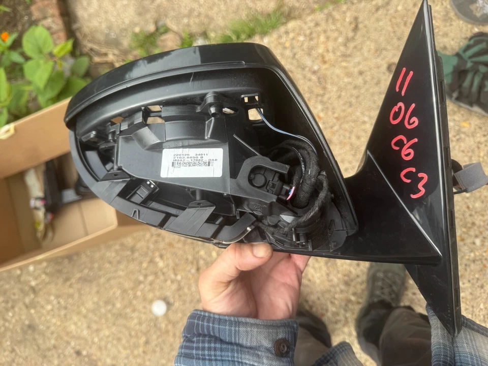 Espejo retrovisor derecho Range Rover Velar L560 (20-25) RHD versión cámara Foto 3 de 4