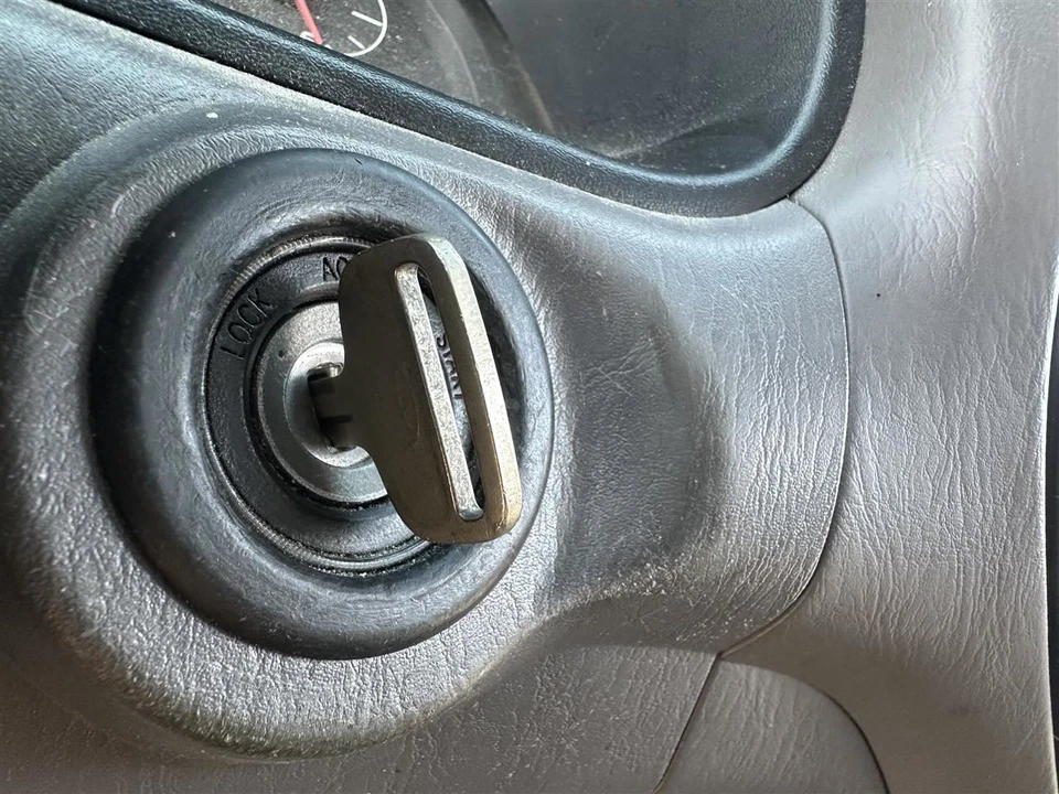 Переключатель зажигания с корпусом и ключом 2004 05 06 Toyota Tundra - Изображение 4 из 4