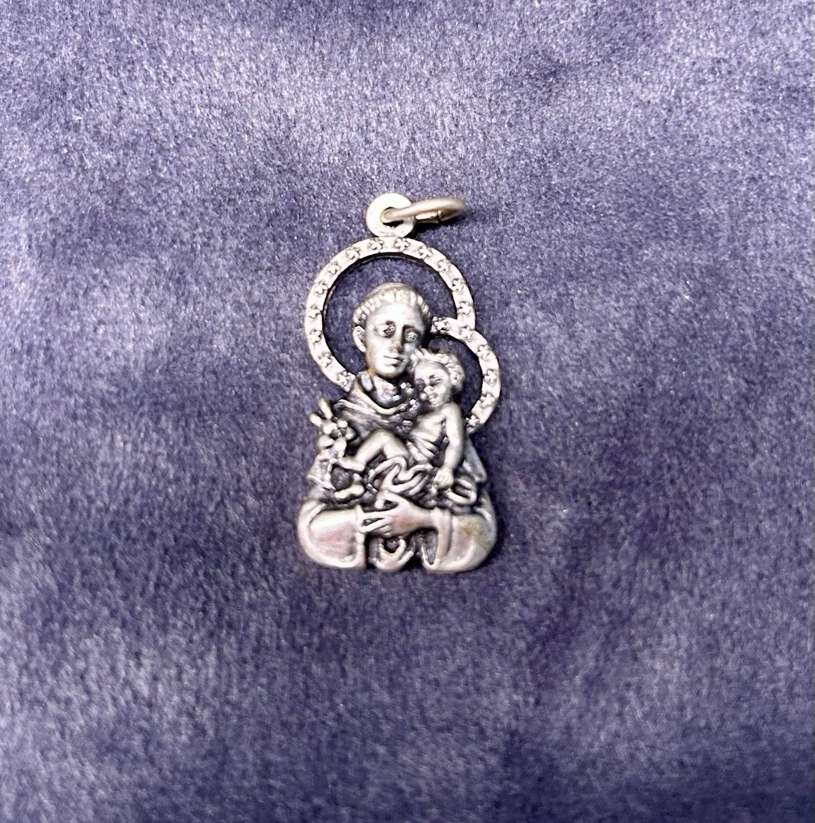 Antiker Anhänger Maria mit Kind