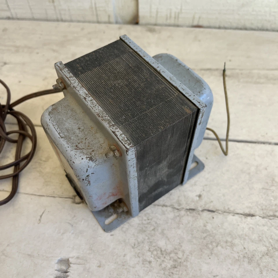 TRANSFORMADOR DE AISLAMIENTO TRIAD N-55M 115V PRI. a 115V SEC. 250 VA Foto 4 de 4