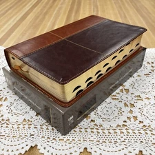 NIV Large print Reference Bible - 12 point font - Red letter - Thumb-indexed